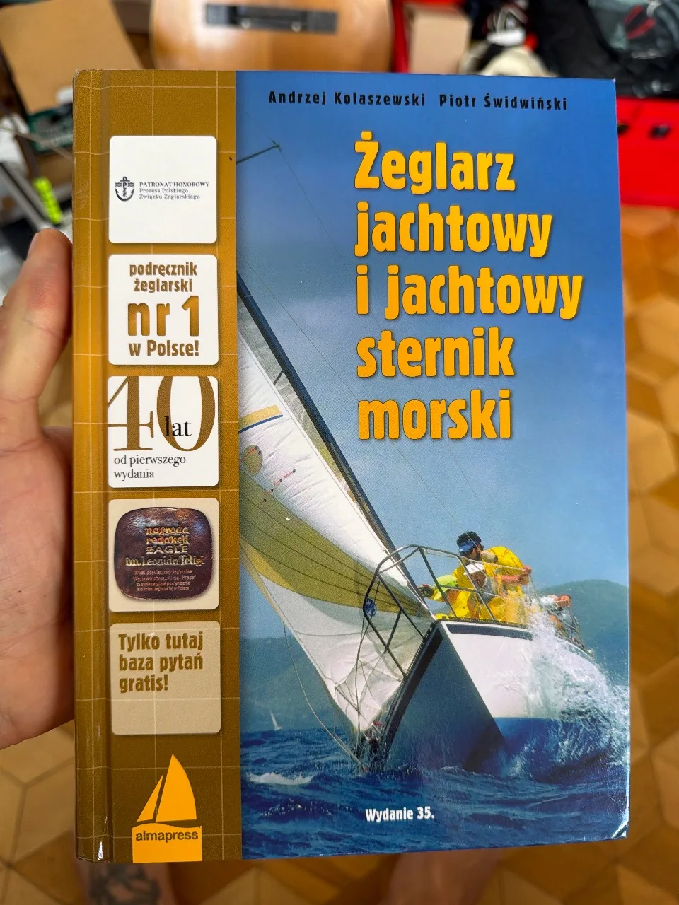 Żeglarz jachtowy i jachtowy sternik morski